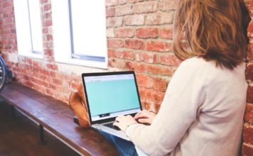 Ülőmunka mellett jót tehet a rendszeres gyógytorna